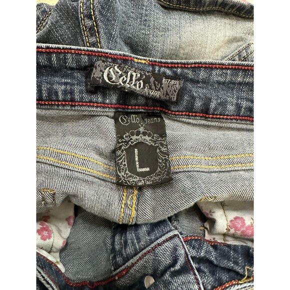Cello Junior's Low Rise Distressed Blue Jean Bootie Shorts, Size L - Picture 2 of 3